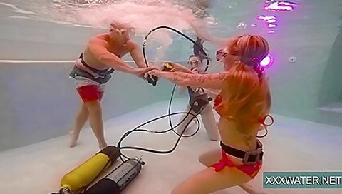 Minnie Manga In Hot Chicks With A Guy In The Pool
