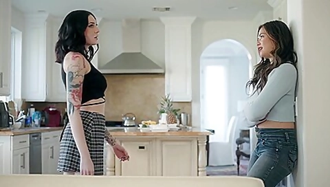 Charlotte Sins & Scarlett Alexis - Spontaneous