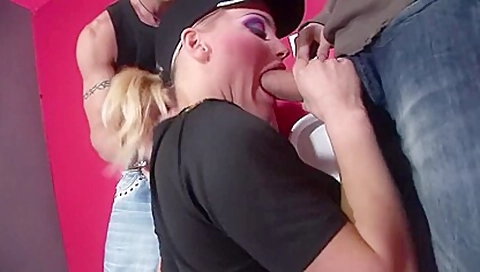 The Policewoman Gets Her Ass Smashed By Two Big Cocks
