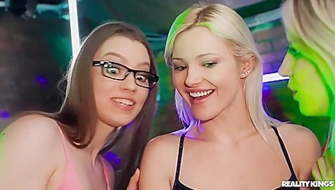 Mia Split Leggy teen 18+ Hot Sex