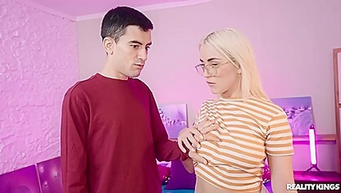 Sexy Blondie Lisi Kitty Incredible Sodomy Video