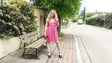 Sally, 18, language student 18+ in Lyon!