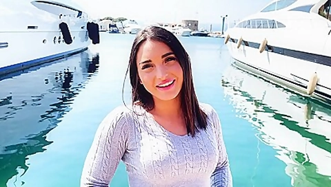 Sarah, 21, hostess on a yacht in Saint-Tropez!