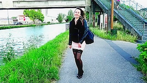 Emmanuelle, 28, croupier in a casino!