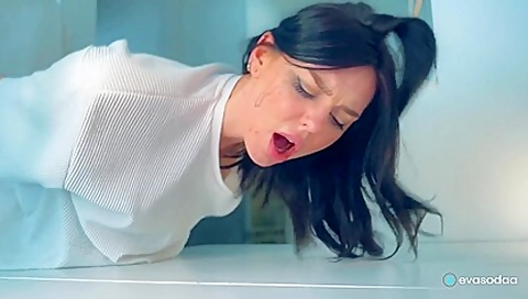 Eva Soda - Podsmotrel Za Svodnoi Sestroi Na Kuhne I Trahnul Do Slez / Svodnaya Rasplakala
