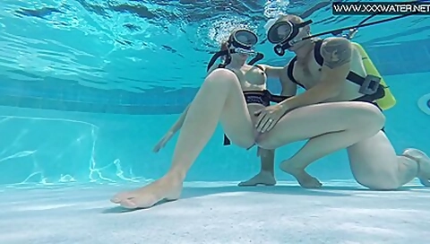 Eats Huge Cock Underwater - Minnie Manga