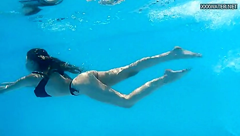 Smoking Hot Hungarian Bonnie Chick Swimming