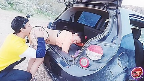 Atorada En El Baul Del Auto Le Pido Ayuda A Un Desconocido Y Me Termina Follando
