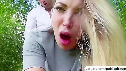 Tamara Grace In Sexy Babe Offers Blowjob For Extra Cash